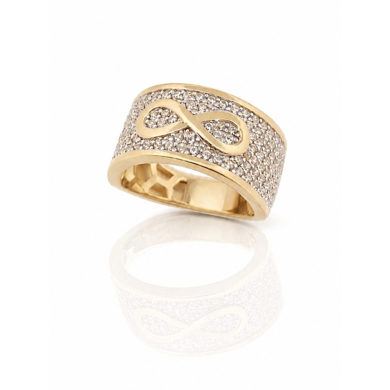 Złoty pierścionek o nowoczesnym designie, ozdobiony subtelnym symbolem nieskończoności.