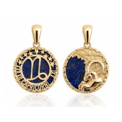 Złota zawieszka ze znakiem Koziorożca, ozdobiona głębokim granatem lapis lazuli.
